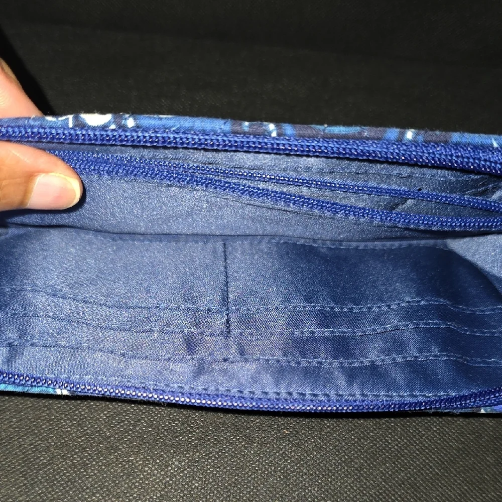 Vera Bradley RFID Accordion Wallet In "Blue Tapestry" pattern - Picture 4 of 9